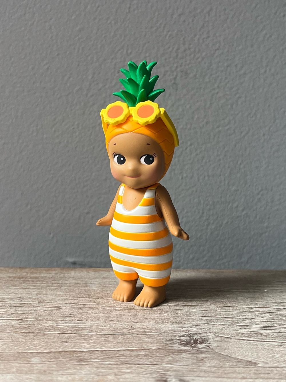 SONNY ANGEL Summer Vacation Series - Pineapple Figurine - Picture 4 of 6